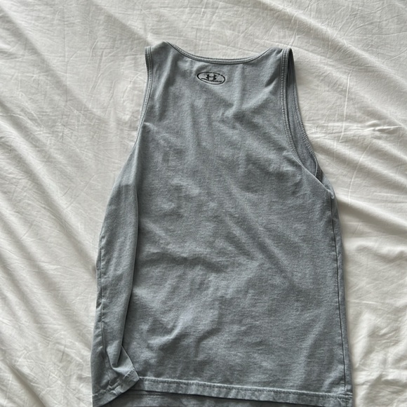 UA tank top - Picture 2 of 2